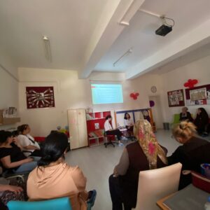 ANNE BABA TUTUMLARI VE AİLE İÇİ İLETİŞİM