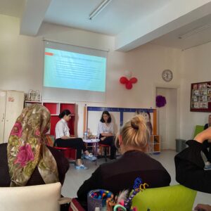 ANNE BABA TUTUMLARI VE AİLE İÇİ İLETİŞİM